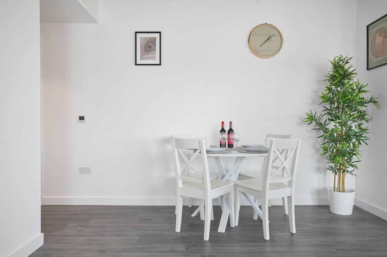 Morden Lovely 3Bedroom Apartment London Abbey Wood 외부 사진